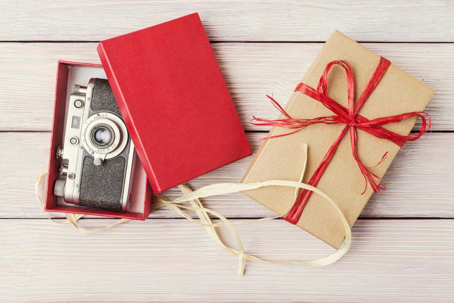 Vintage,Camera,In,Red,Box,Over,Wooden,Background